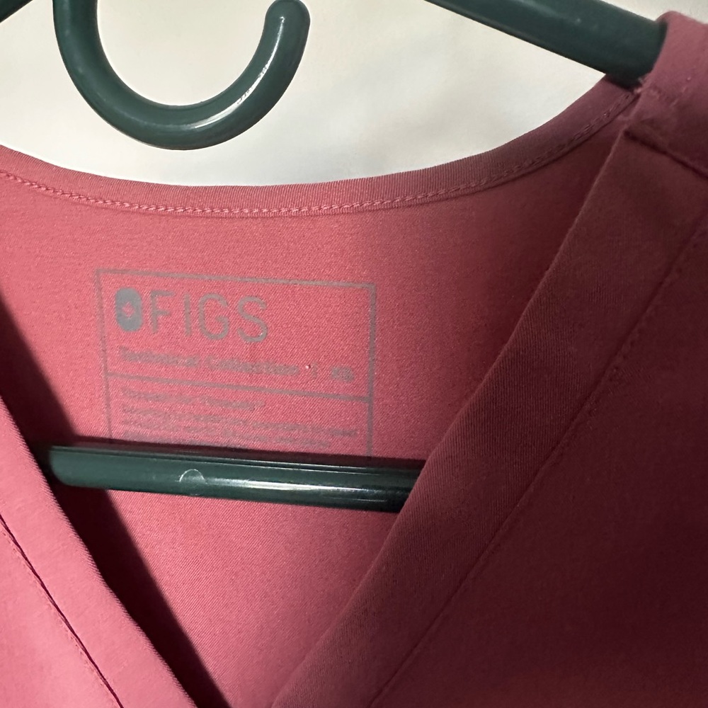 Catarina -One Pocket Scrub Top - Picture 3 of 4